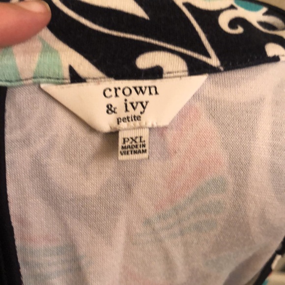 Crown & Ivy/ Petite XL/ Navy Floral V-Neck Shift Dress with 3/4 Length Sleeves - Picture 9 of 12